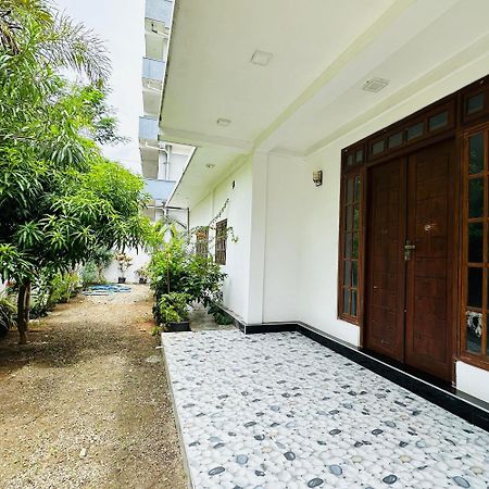 Lalitha Holiday Inn Jaffna Ngoại thất bức ảnh