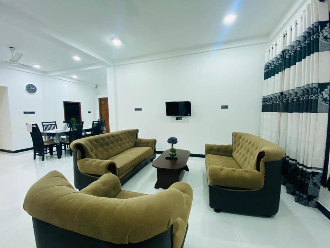 Lalitha Holiday Inn Jaffna Ngoại thất bức ảnh