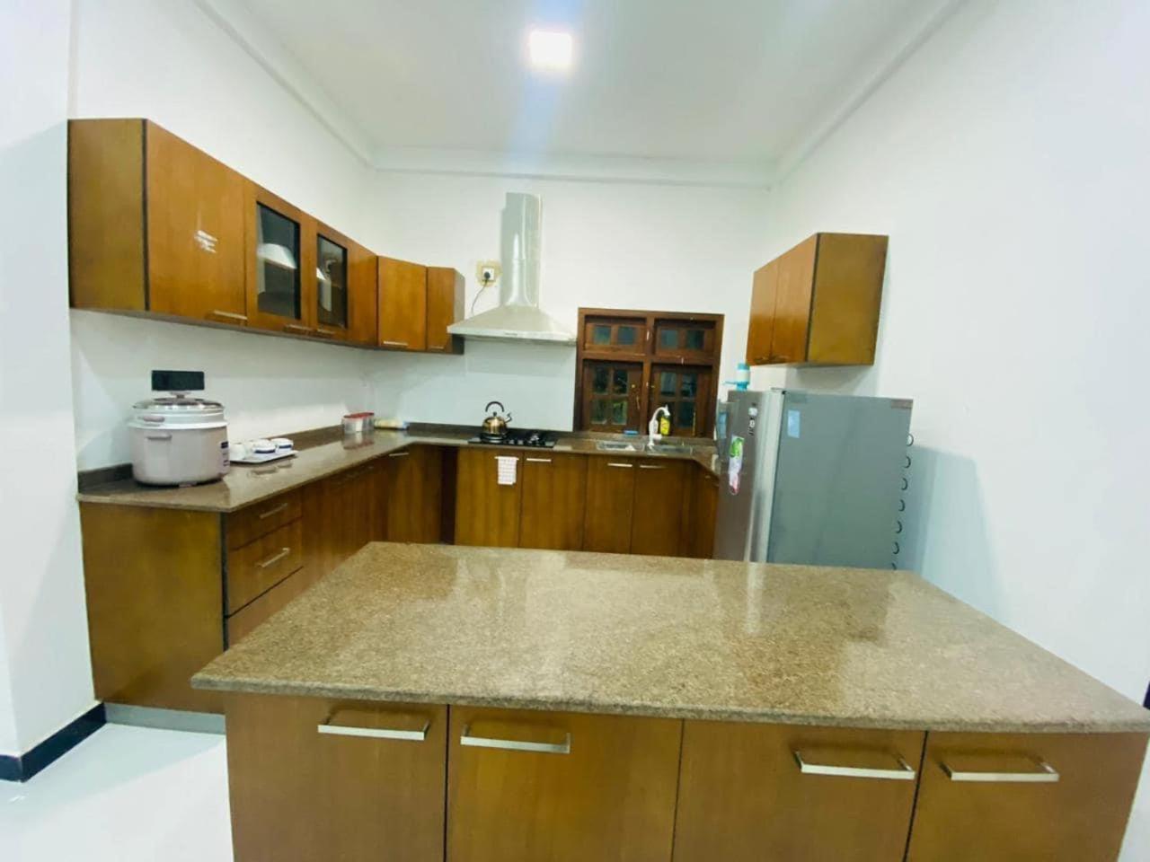 Lalitha Holiday Inn Jaffna Ngoại thất bức ảnh